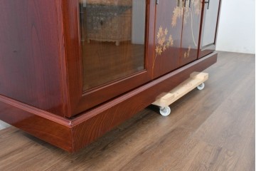 中古　最高級　工芸家具　総欅(ケヤキ)材　総漆塗り　金蒔絵入り　紅葉の図　優雅な蒔絵が空間に華を添える天板上開きサイドボード　定価推定150万円以上　(R-084853)