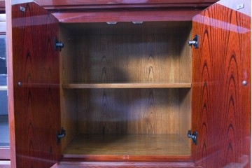 中古　最高級　工芸家具　総欅(ケヤキ)材　総漆塗り　金蒔絵入り　紅葉の図　優雅な蒔絵が空間に華を添える天板上開きサイドボード　定価推定150万円以上　(R-084853)