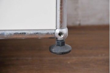 中古　スイス　USMハラー(USM Haller)　ホームオフィスにもおすすめなスッキリとしたデザインのサイドキャビネット・2段タイプ　定価約24万6千円相当　(R-084854)