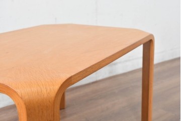 和製ヴィンテージ　天童木工(Tendo)　曲線が生み出すやわらかなシルエットが魅力のローテーブル　(R-084855)