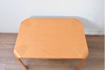 和製ヴィンテージ　天童木工(Tendo)　曲線が生み出すやわらかなシルエットが魅力のローテーブル　(R-084855)
