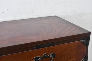 中古　岩谷堂箪笥　和の風格を感じる二段重ね衣装箪笥　(R-084857)