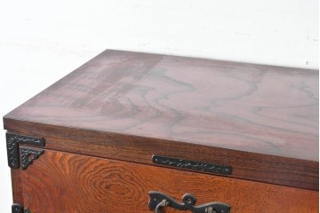 中古　岩谷堂箪笥　和の風格を感じる二段重ね衣装箪笥　(R-084857)