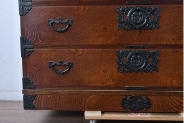 中古　岩谷堂箪笥　和の風格を感じる二段重ね衣装箪笥　(R-084857)