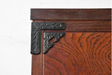 中古　岩谷堂箪笥　和の風格を感じる二段重ね衣装箪笥　(R-084857)