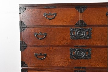 中古　岩谷堂箪笥　和の風格を感じる二段重ね衣装箪笥　(R-084857)