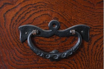 中古　岩谷堂箪笥　和の風格を感じる二段重ね衣装箪笥　(R-084857)