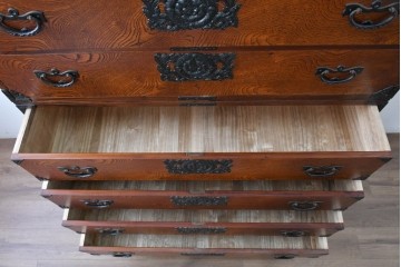 中古　岩谷堂箪笥　和の風格を感じる二段重ね衣装箪笥　(R-084857)