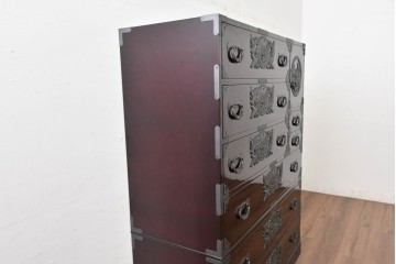 中古　美品　欅産業　表面欅(ケヤキ)材　内部桐材　木地呂塗り　漆塗りの光沢が美しい二段重ね仙台箪笥　定価約125万円相当　(R-084860)