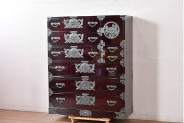 中古　美品　欅産業　表面欅(ケヤキ)材　内部桐材　木地呂塗り　漆塗りの光沢が美しい二段重ね仙台箪笥　定価約125万円相当　(R-084860)