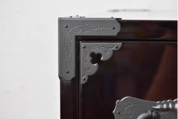 中古　美品　欅産業　表面欅(ケヤキ)材　内部桐材　木地呂塗り　漆塗りの光沢が美しい仙台箪笥サイドチェスト　(R-084861)