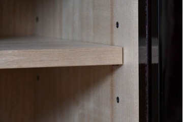 中古　美品　欅産業　表面欅(ケヤキ)材　内部桐材　木地呂塗り　漆塗りの光沢が美しい仙台箪笥サイドチェスト　(R-084861)