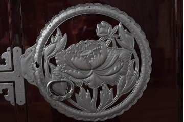 中古　美品　欅産業　表面欅(ケヤキ)材　内部桐材　木地呂塗り　漆塗りの光沢が美しい仙台箪笥サイドチェスト　(R-084861)