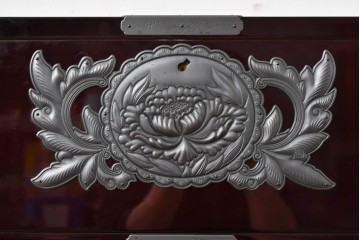 中古　美品　欅産業　表面欅(ケヤキ)材　内部桐材　木地呂塗り　漆塗りの光沢が美しい仙台箪笥サイドチェスト　(R-084861)