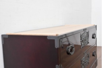 《天板取り付け加工費込み》中古　美品　欅産業　表面欅(ケヤキ)材　内部桐材　木地呂塗り　漆塗りの光沢が美しい仙台箪笥ローチェスト・テレビ台　(R-084862)