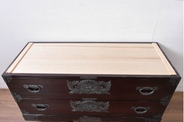 《天板取り付け加工費込み》中古　美品　欅産業　表面欅(ケヤキ)材　内部桐材　木地呂塗り　漆塗りの光沢が美しい仙台箪笥ローチェスト・テレビ台　(R-084862)