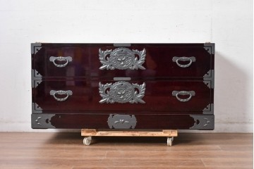 《天板取り付け加工費込み》中古　美品　欅産業　表面欅(ケヤキ)材　内部桐材　木地呂塗り　漆塗りの光沢が美しい仙台箪笥ローチェスト・テレビ台　(R-084862)