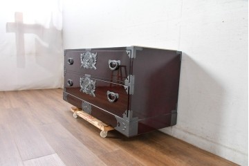 《天板取り付け加工費込み》中古　美品　欅産業　表面欅(ケヤキ)材　内部桐材　木地呂塗り　漆塗りの光沢が美しい仙台箪笥ローチェスト・テレビ台　(R-084862)