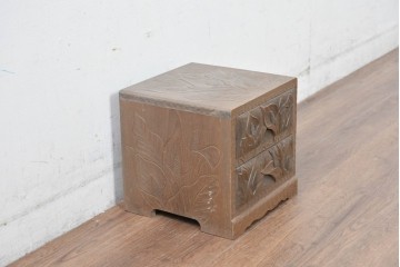 中古　美品　日光彫り　随所に施された彫刻が見事な小引き出し　(R-084864)