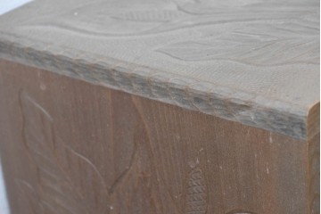 中古　美品　日光彫り　随所に施された彫刻が見事な小引き出し　(R-084864)