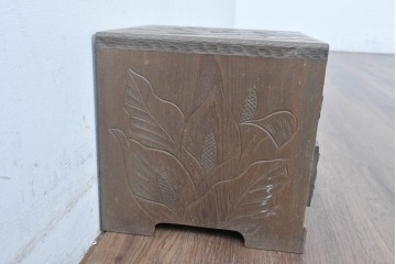 中古　美品　日光彫り　随所に施された彫刻が見事な小引き出し　(R-084864)