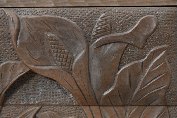 中古　美品　日光彫り　随所に施された彫刻が見事な小引き出し　(R-084864)