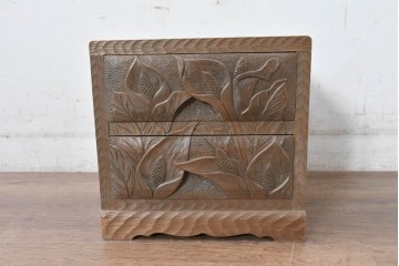 中古　美品　日光彫り　随所に施された彫刻が見事な小引き出し　(R-084864)