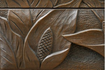 中古　美品　日光彫り　随所に施された彫刻が見事な小引き出し　(R-084864)