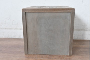 中古　美品　日光彫り　随所に施された彫刻が見事な小引き出し　(R-084864)