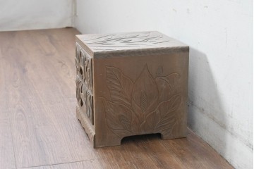 中古　美品　日光彫り　随所に施された彫刻が見事な小引き出し　(R-084864)