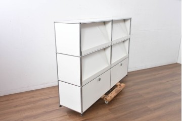 中古　美品　スイス　USMハラー(USM Haller)　ホームオフィスにもおすすめなスッキリとしたデザインの収納付きマガジンラック　定価約52万7千円相当　(R-084866)