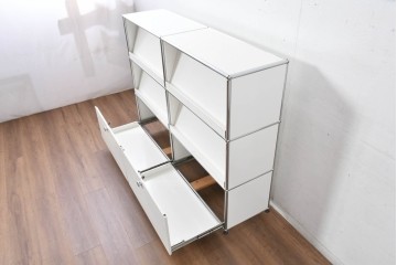 中古　美品　スイス　USMハラー(USM Haller)　ホームオフィスにもおすすめなスッキリとしたデザインの収納付きマガジンラック　定価約52万7千円相当　(R-084866)