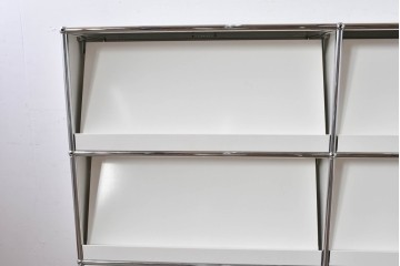 中古　美品　スイス　USMハラー(USM Haller)　ホームオフィスにもおすすめなスッキリとしたデザインの収納付きマガジンラック　定価約52万7千円相当　(R-084866)