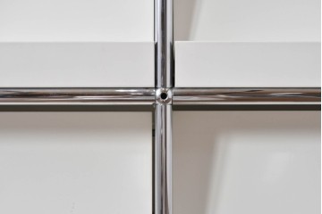 中古　美品　スイス　USMハラー(USM Haller)　ホームオフィスにもおすすめなスッキリとしたデザインの収納付きマガジンラック　定価約52万7千円相当　(R-084866)