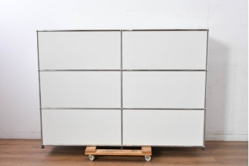 中古　美品　スイス　USMハラー(USM Haller)　ホームオフィスにもおすすめなスッキリとしたデザインの収納付きマガジンラック　定価約52万7千円相当　(R-084866)