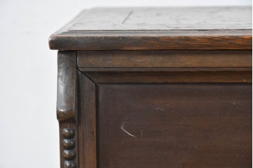 ジャンク品　アンティーク雑貨　オリバー(OLIVER)社　インジケーターや木部のクラシカルな装飾が魅力的な真空管ラジオ　(R-084868)