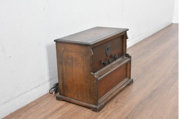 ジャンク品　アンティーク雑貨　オリバー(OLIVER)社　インジケーターや木部のクラシカルな装飾が魅力的な真空管ラジオ　(R-084868)