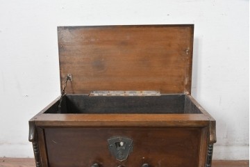 ジャンク品　アンティーク雑貨　オリバー(OLIVER)社　インジケーターや木部のクラシカルな装飾が魅力的な真空管ラジオ　(R-084868)