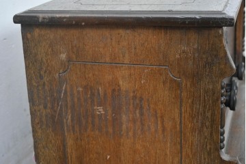 ジャンク品　アンティーク雑貨　オリバー(OLIVER)社　インジケーターや木部のクラシカルな装飾が魅力的な真空管ラジオ　(R-084868)