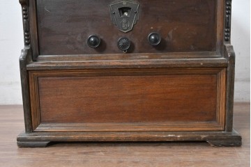 ジャンク品　アンティーク雑貨　オリバー(OLIVER)社　インジケーターや木部のクラシカルな装飾が魅力的な真空管ラジオ　(R-084868)