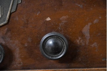 ジャンク品　アンティーク雑貨　オリバー(OLIVER)社　インジケーターや木部のクラシカルな装飾が魅力的な真空管ラジオ　(R-084868)