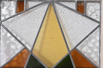 イギリスアンティーク　おしゃれなステンドグラス入り!お部屋のアクセントになるフィックス窓　(R-084871)