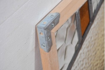 イギリスアンティーク　おしゃれなステンドグラス入り!お部屋のアクセントになるフィックス窓　(R-084871)