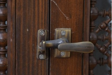 アンティーク建具　建築的な造形美と装飾性を併せ持つアラビア建築様式で作られたマシュラビーヤの窓と枠のセット　(R-084873)