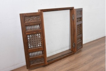 アンティーク建具　建築的な造形美と装飾性を併せ持つアラビア建築様式で作られたマシュラビーヤの窓と枠のセット　(R-084873)