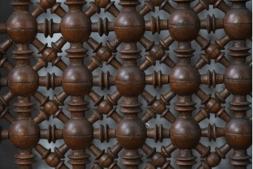 アンティーク建具　建築的な造形美と装飾性を併せ持つアラビア建築様式で作られたマシュラビーヤの窓と枠のセット　(R-084873)