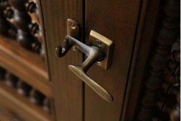 アンティーク建具　建築的な造形美と装飾性を併せ持つアラビア建築様式で作られたマシュラビーヤの窓と枠のセット　(R-084873)