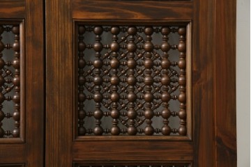 アンティーク建具　建築的な造形美と装飾性を併せ持つアラビア建築様式で作られたマシュラビーヤの窓と枠のセット　(R-084873)