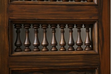 アンティーク建具　建築的な造形美と装飾性を併せ持つアラビア建築様式で作られたマシュラビーヤの窓と枠のセット　(R-084873)