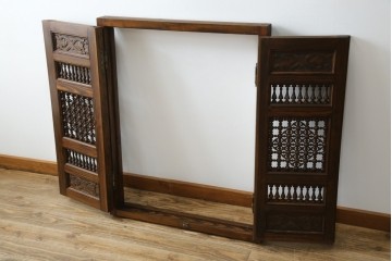 アンティーク建具　建築的な造形美と装飾性を併せ持つアラビア建築様式で作られたマシュラビーヤの窓と枠のセット　(R-084873)